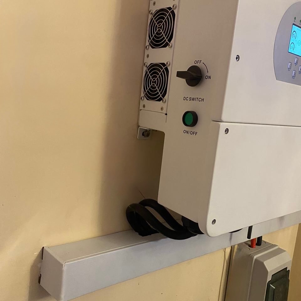 DC switch and ON/OFF controls on the hybrid inverter of the 30 A rooftop system